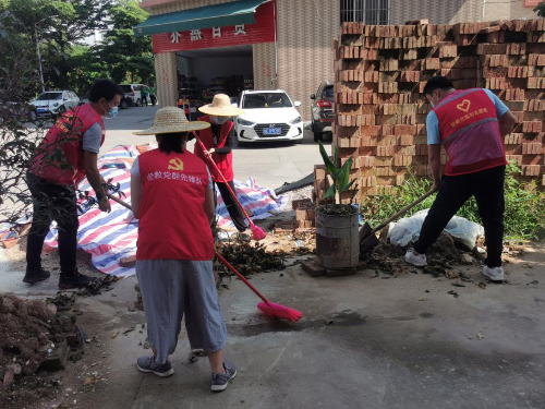 图3 伦教街道仕版村党群先锋队开展环境卫生整治和蚊媒孳生地清理行动。.png